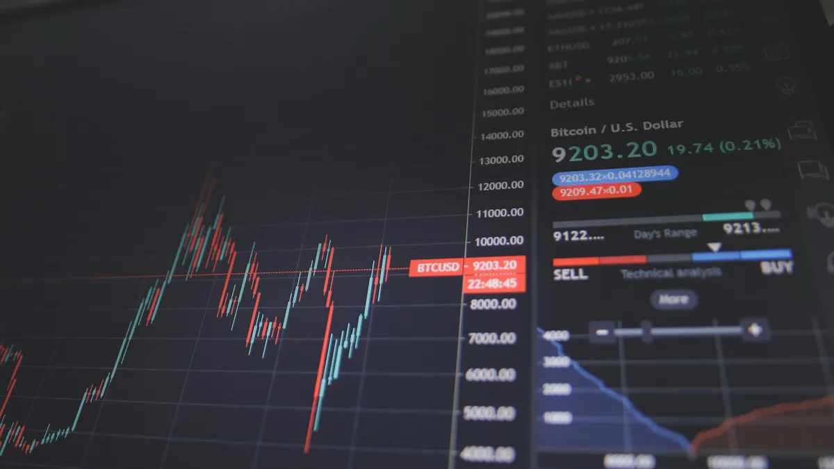 Écran affichant des cours de bourse et des variations d'actions européennes