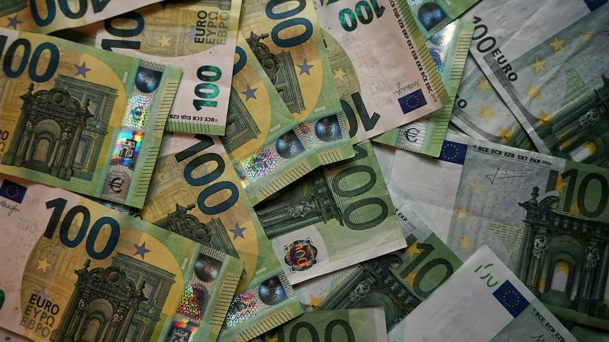 Billets de cent euros en nombre, panorama des placements disponibles