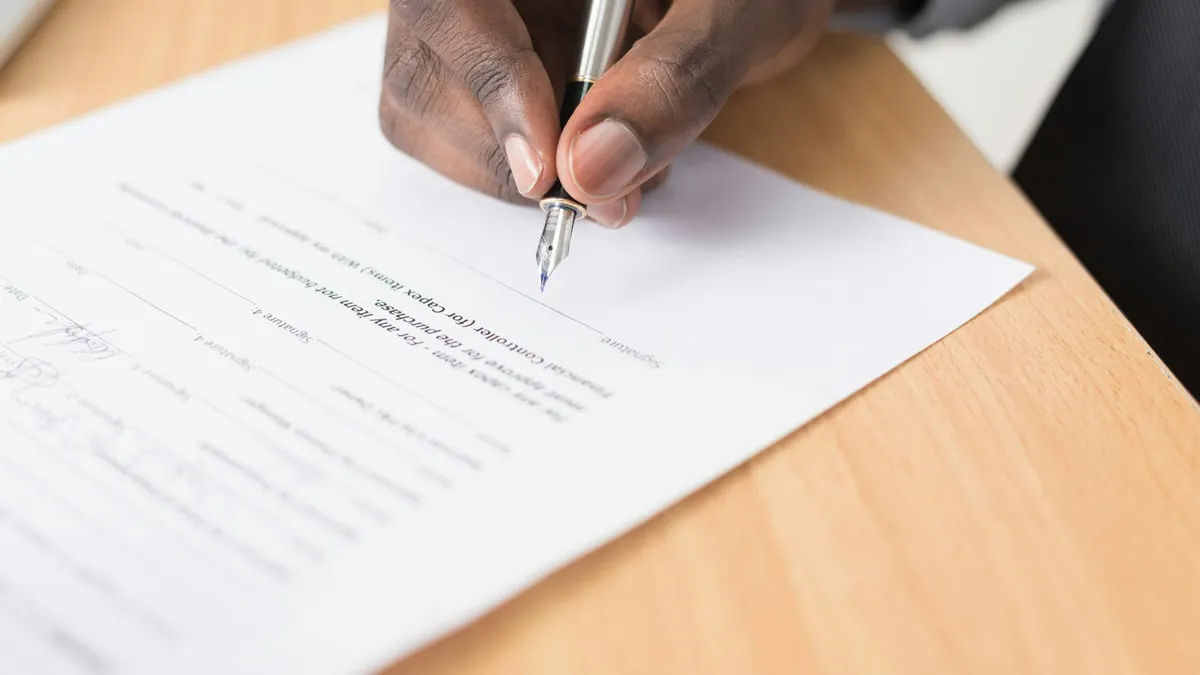 Poignée de main concluant un accord entre associés d'une société civile immobilière